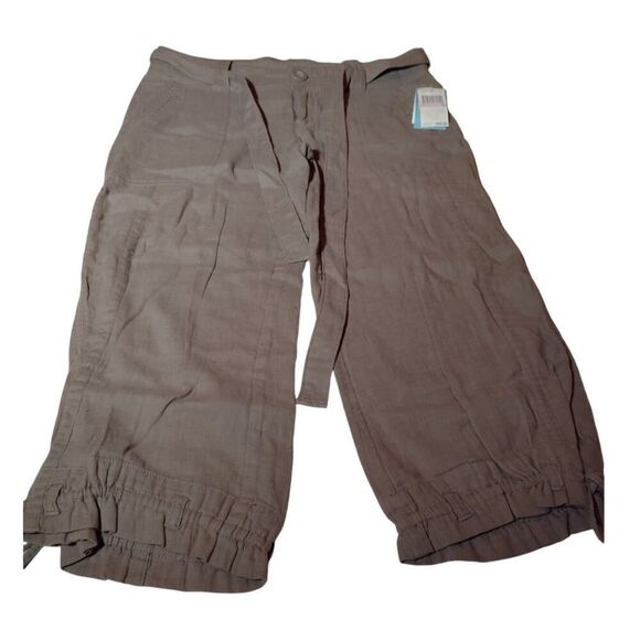 Aqua Women's NEW w/Tags Lightweight Gray Cargo Capri Pants - Size 6 - Picture 1 of 5